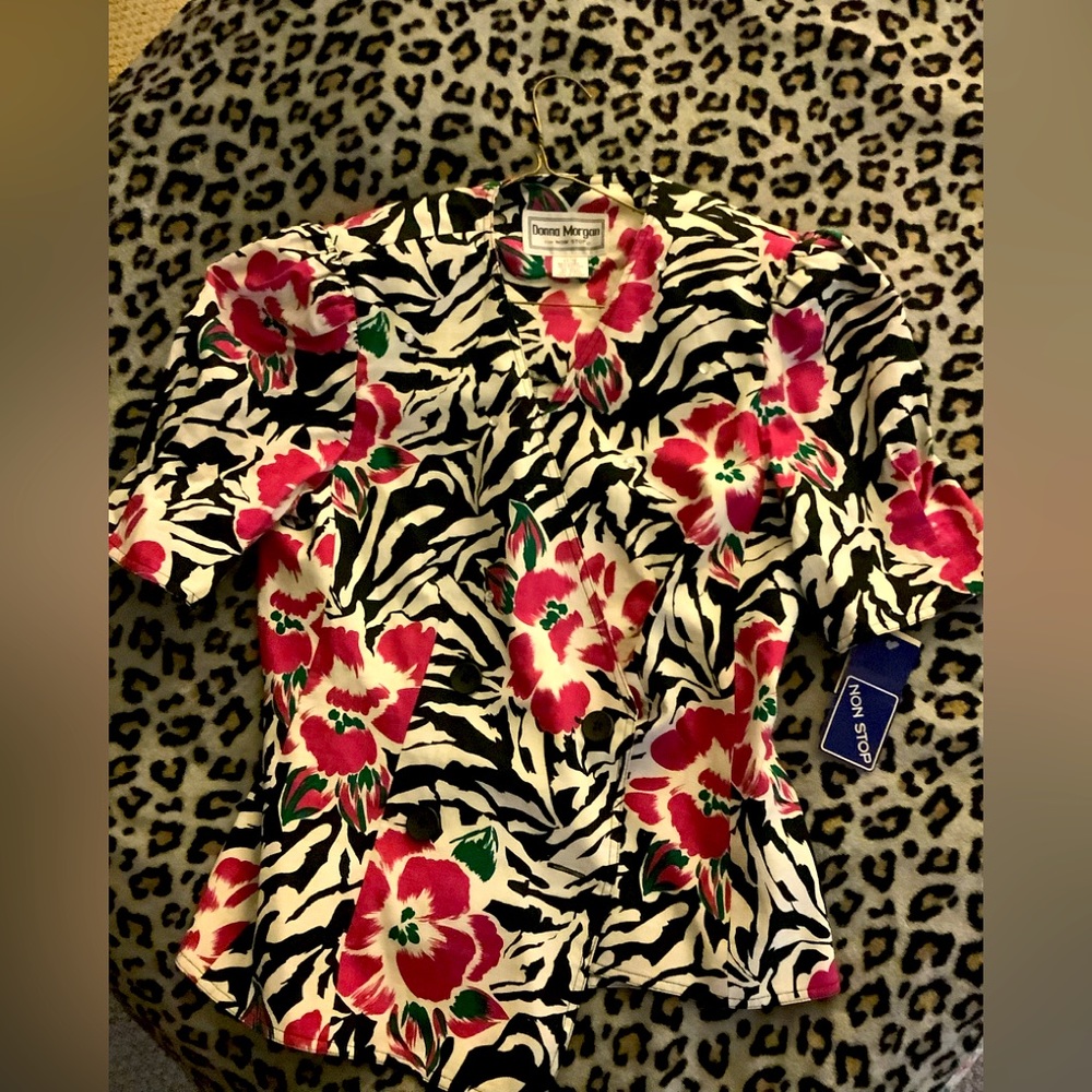 Beautiful Asymmetric Abstract Design Short-Sleeve Lightweight Blazer